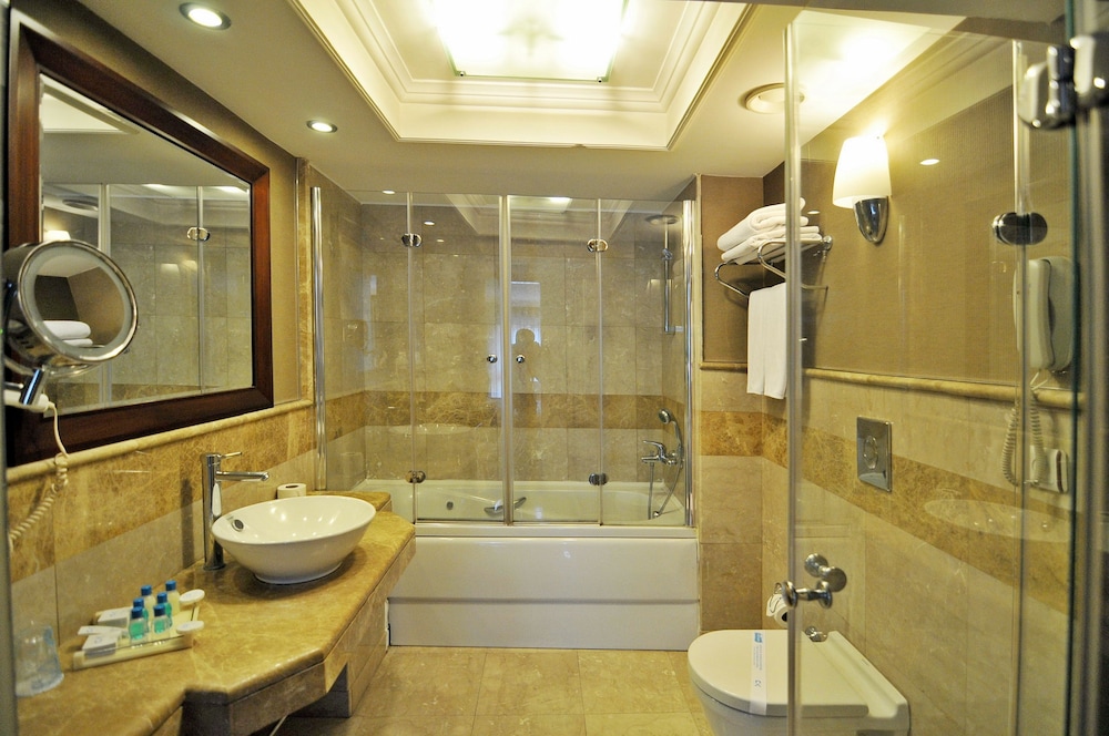 Ck Farabi Hotel 65/65
