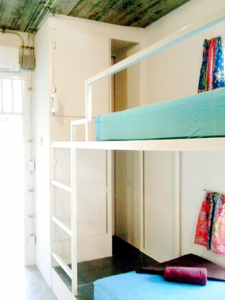 Glur Hostel 13/65