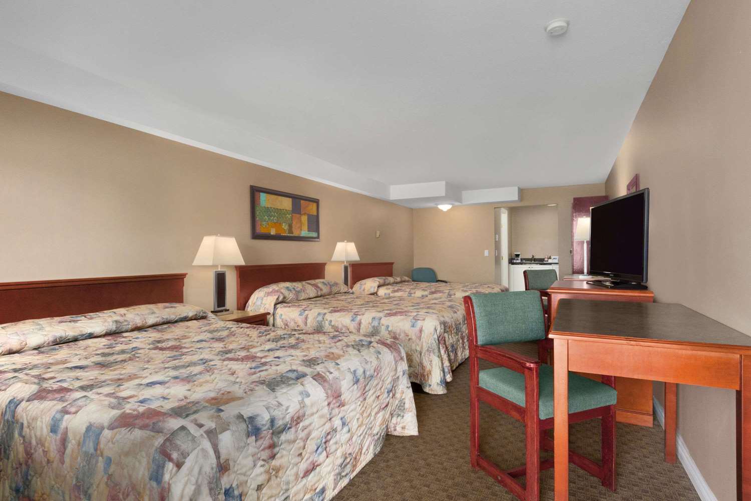 Travelodge By Wyndham Kamloops Mountview 12/69
