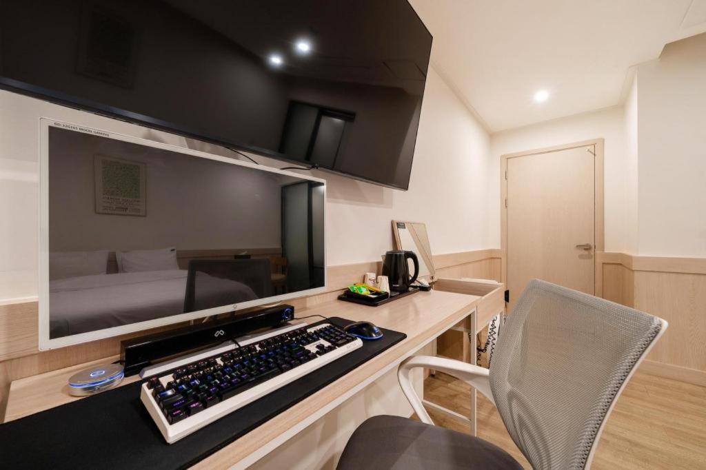 Ansan Hotel Box 32/40