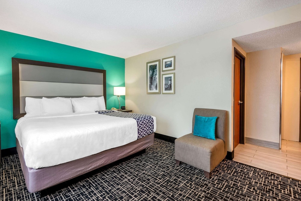 La Quinta Inn & Suites by Wyndham Batavia 9/41