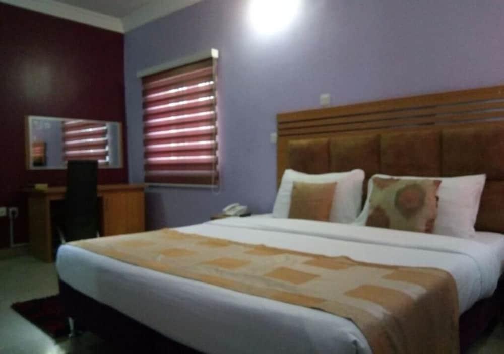 Jesuit Continental Suites 4/28