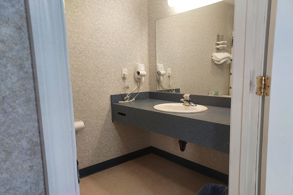 Studio Inn Suites 8/35