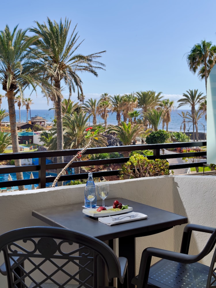 H10 Conquistador Hotel in Arona