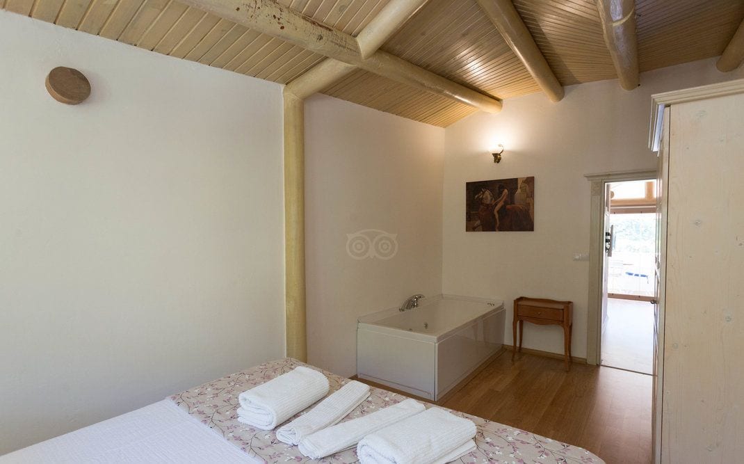 HONEYMOON, FOREST VIEW, BALCONY