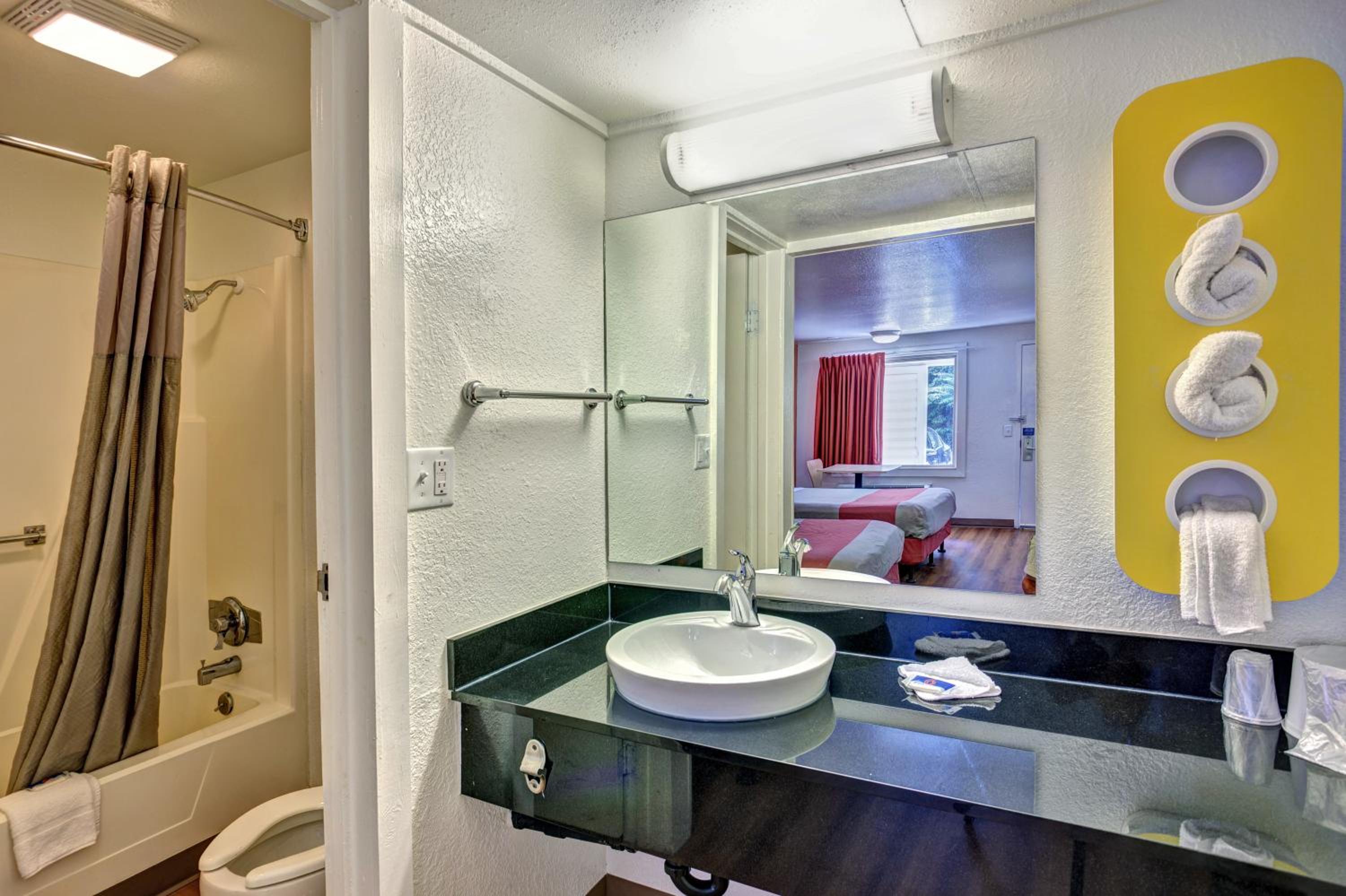 Travelodge by Wyndham Fayetteville 20/24