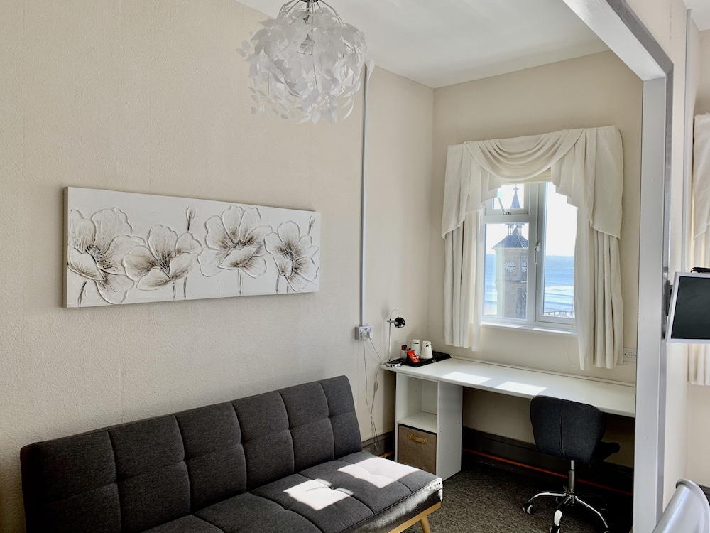 The Waterfront Inn 24/50