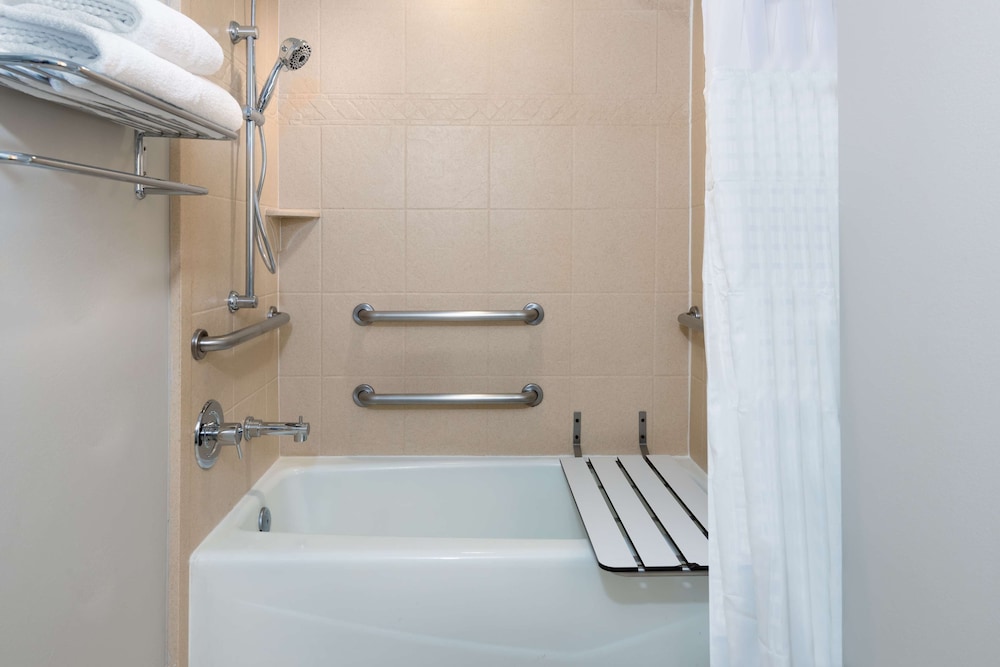 Embassy Suites By Hilton Dallas Park Central Area 12/45