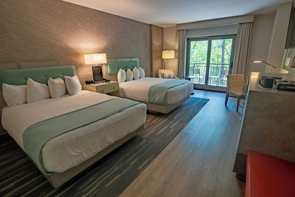 Spa, Lodge, 2 Queen Beds, Woods Side، Callaway Gardens 2/7