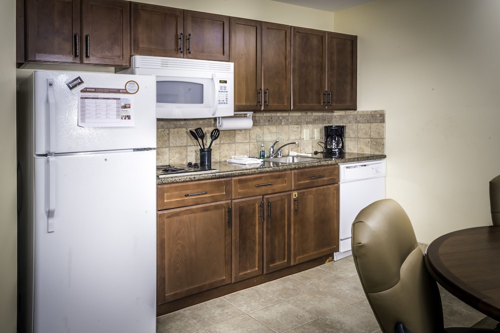 Staybridge Suites Toledo - Maumee 10/72