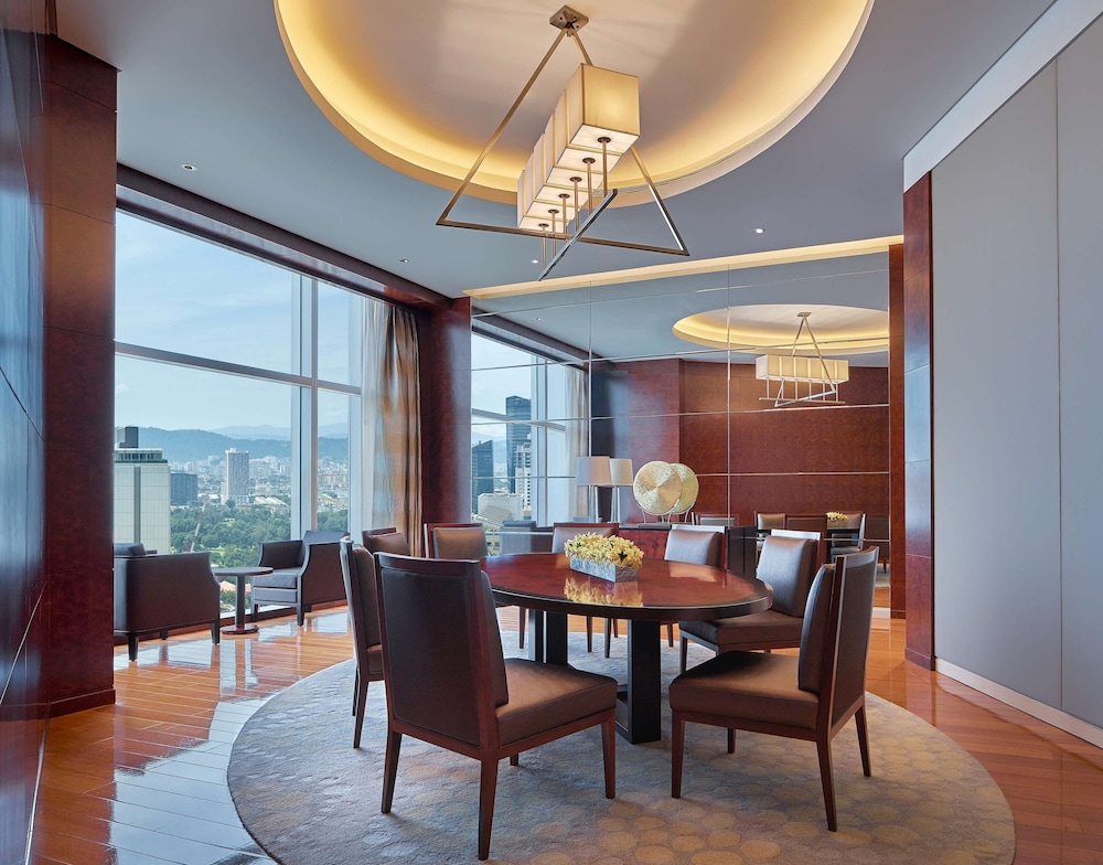 GRAND HYATT KUALA LUMPUR 51/69