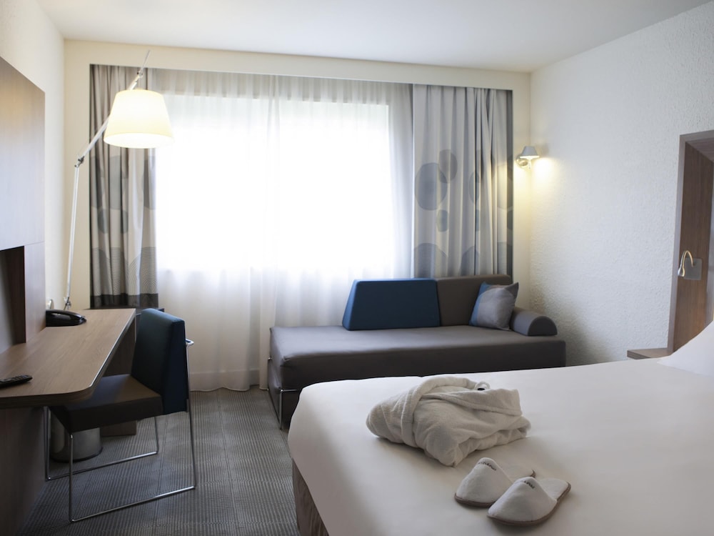 NOVOTEL FONTAINEBLEAU URY 14/51