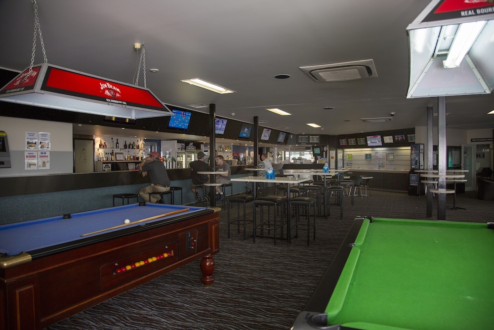 Foreshore Hotel 50/71