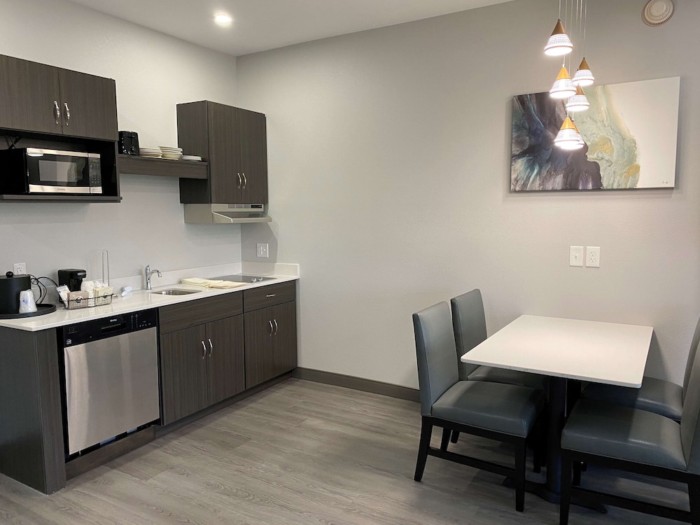 Executive Residency Antioch Inn 3/43