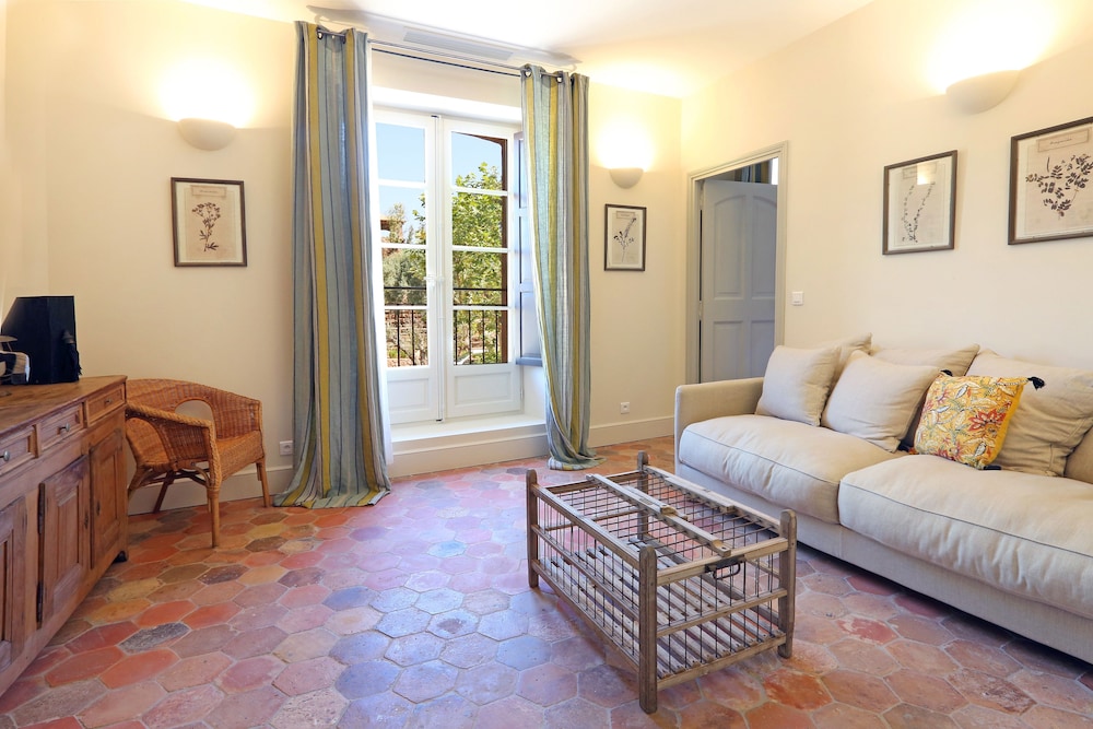 Chateau Saint Roux 38/58