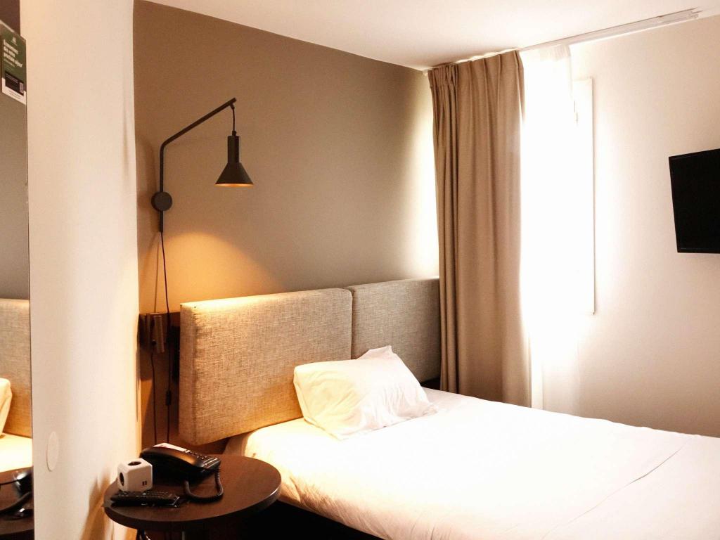 STANDARD, 1 DOUBLE AND 1 SINGLE BED