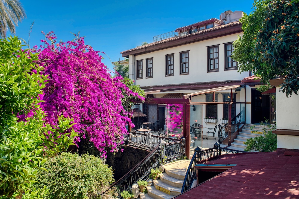Dogan Hotel 68/72