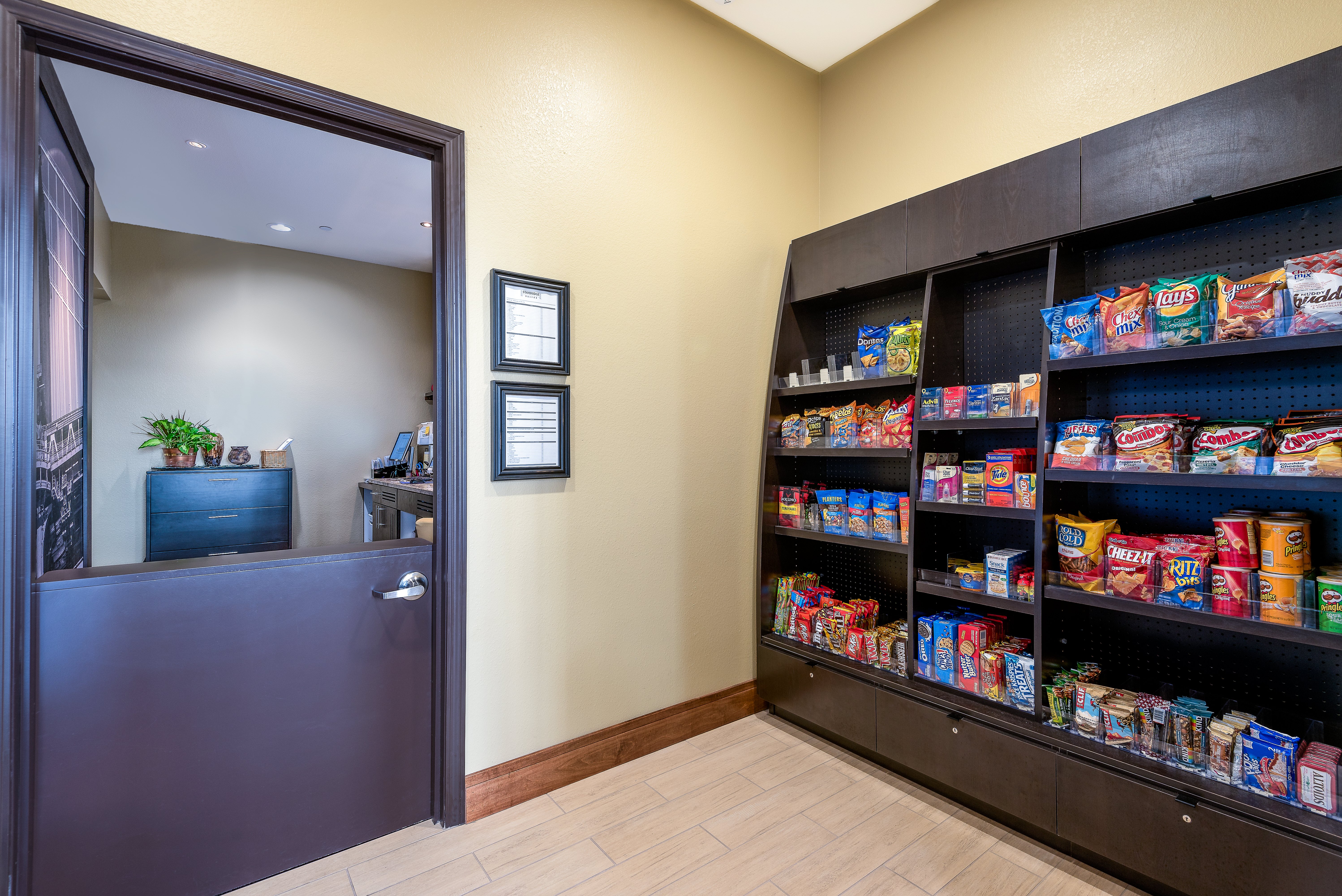 STAYBRIDGE SUITES EAU CLAIRE - ALTOONA 8/67