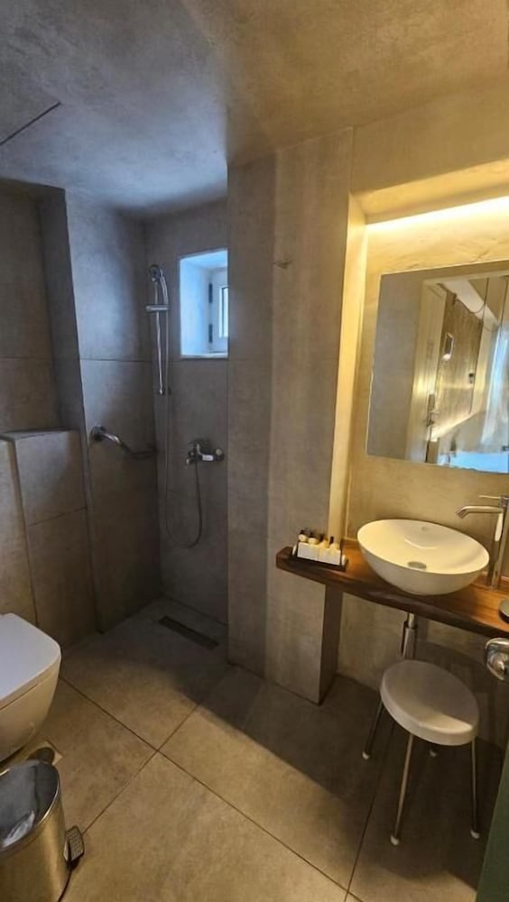 Atlantis Boutique City Hotel 66/69