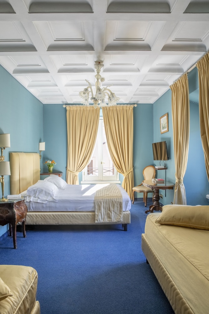 غرفة قياسية رباعية بسرير كينج وسريرين منفصلين، Hotel Scalinata Di Spagna 7/10