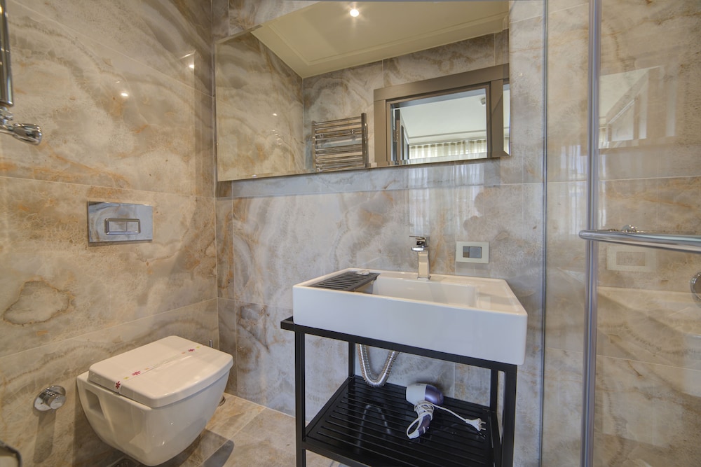 Taksim Premium Hotel 25/70