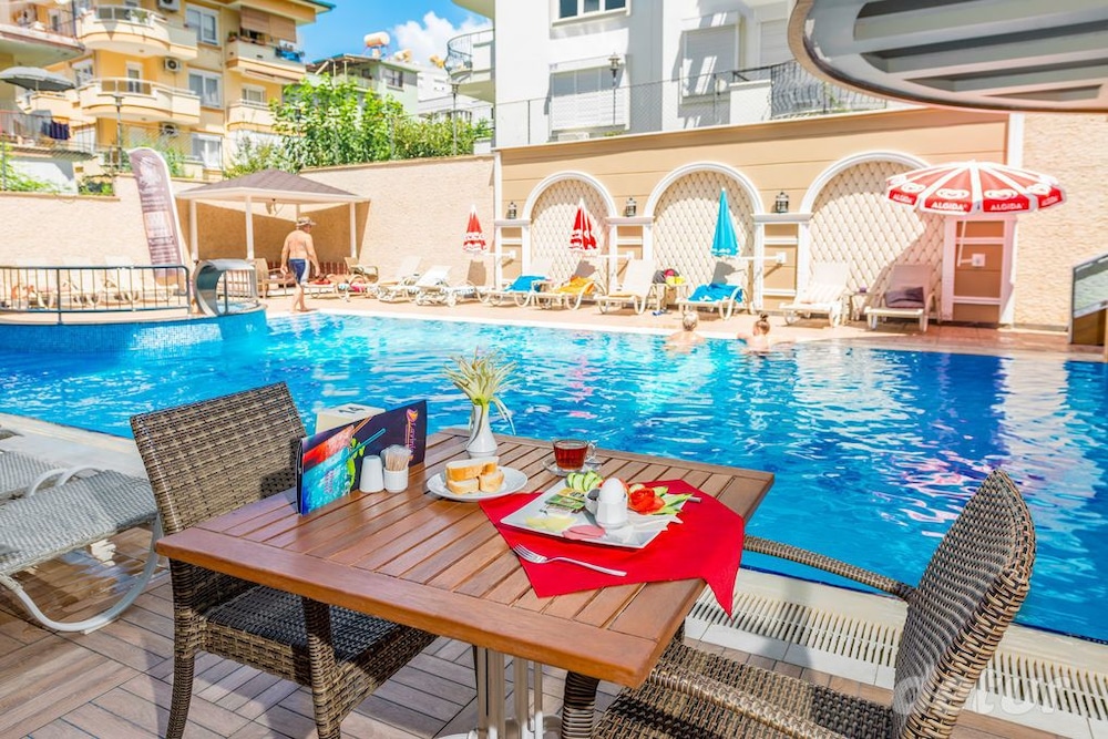 Lavinia Apart Hotel 58/66
