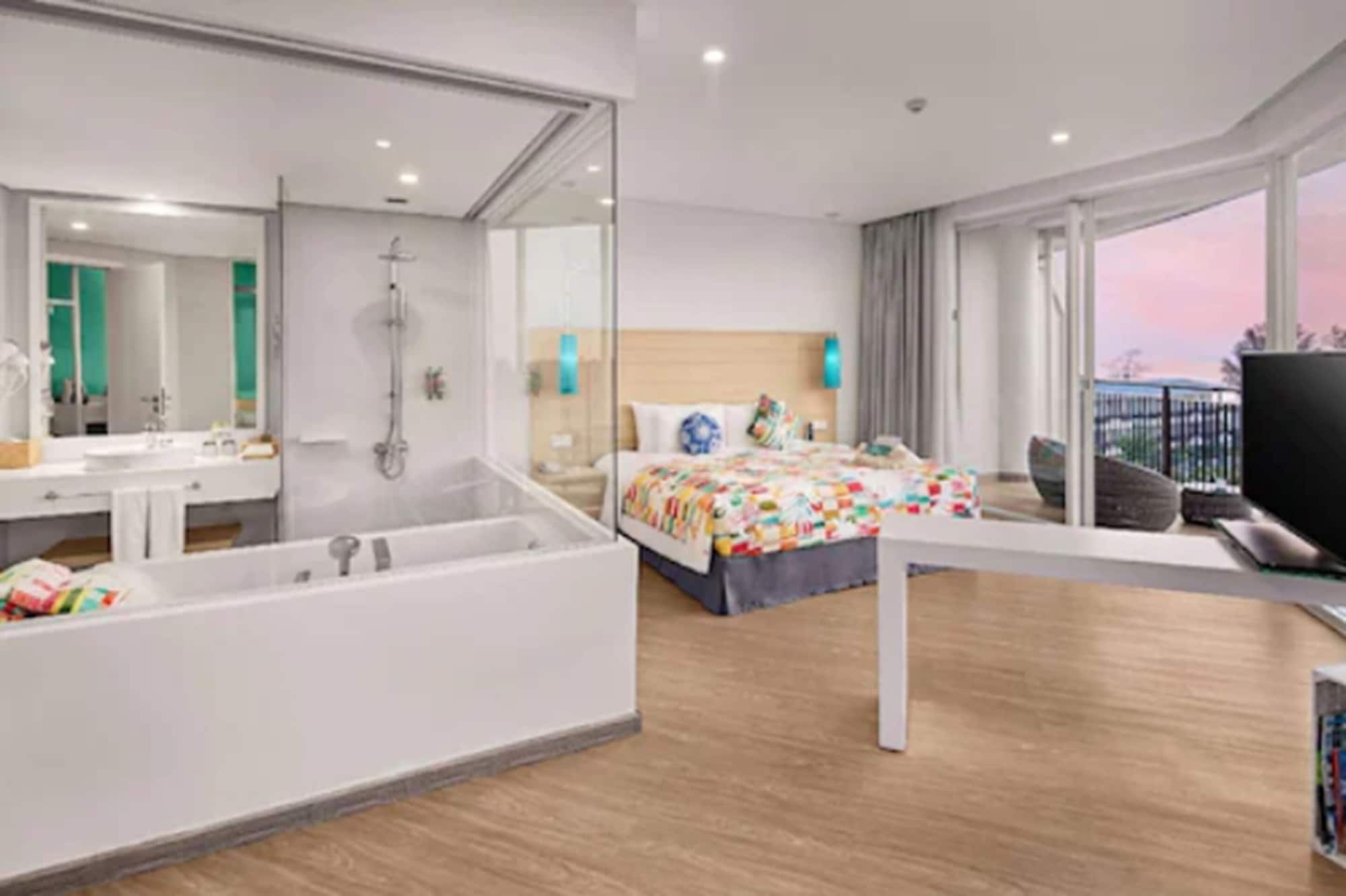 Xtra Sol, Junior Suite, King Bed