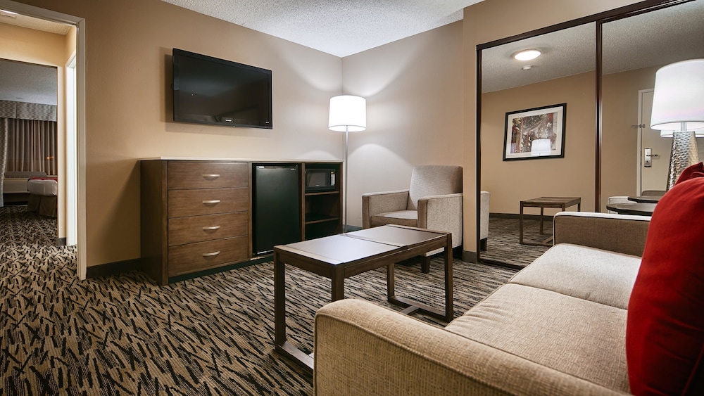 Best Western Los Alamitos Inn & Suites 24/38