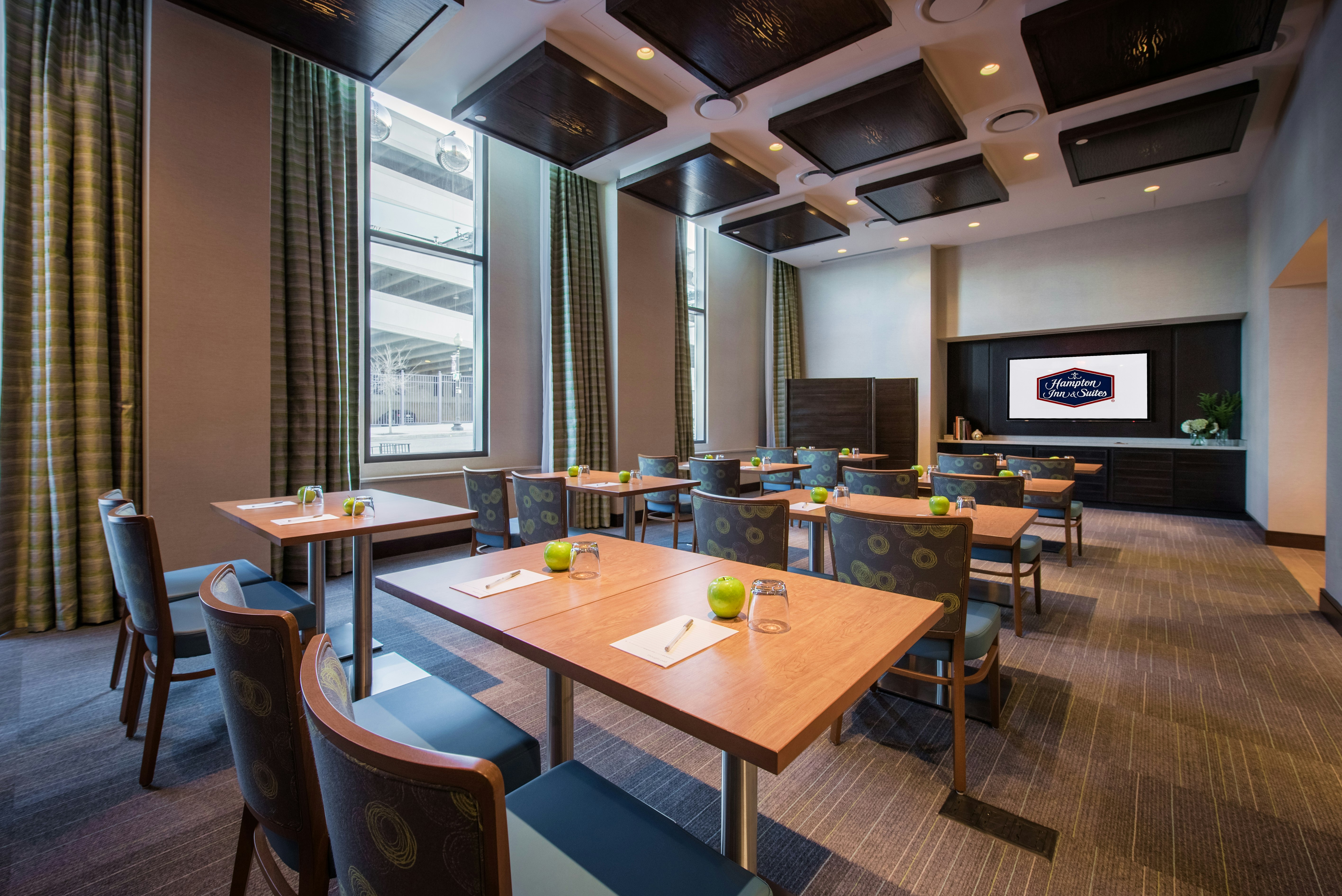Hampton Inn and Suites Washington DC Navy Yard 54/55
