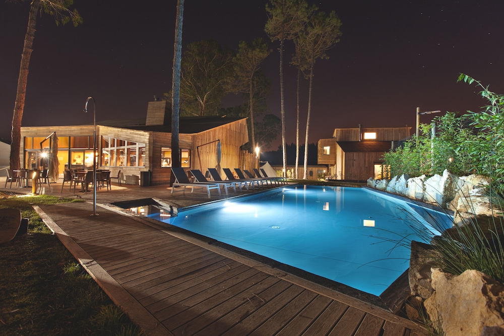 Bukubaki Eco Surf Resort 47/50