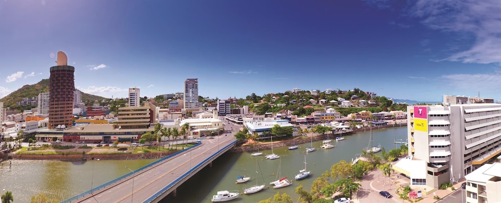 Oaks Townsville Gateway Suites 55/70