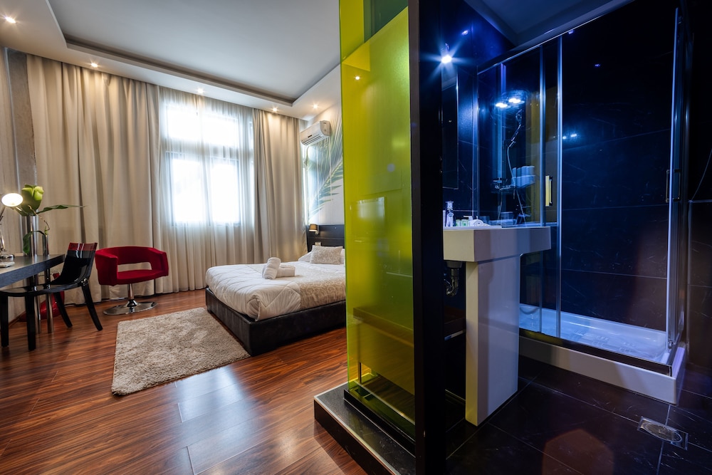 Gallery Art Hotel 68/68