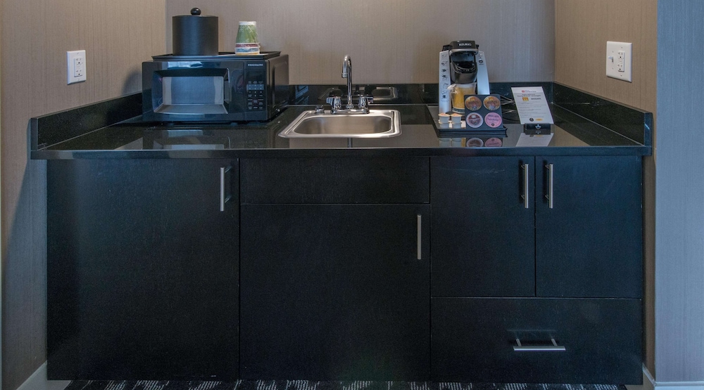 Hilton Garden Inn Charleston Waterfront Downtown 59/77
