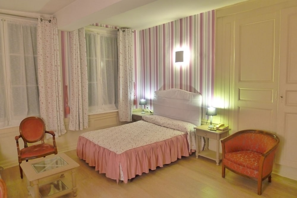 Hotel de la Banniere de France 28/50