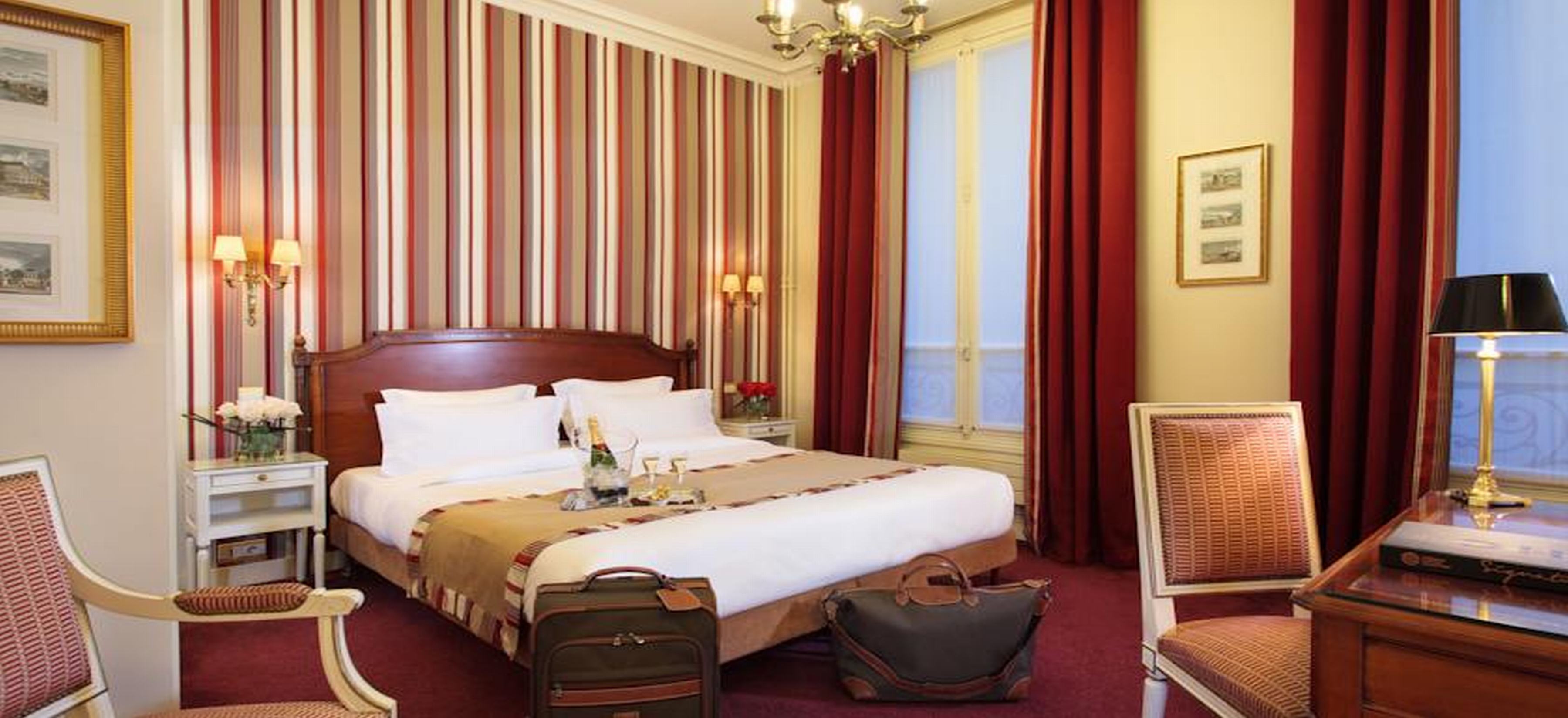 SUPERIOR, DOUBLE OR TWIN BED