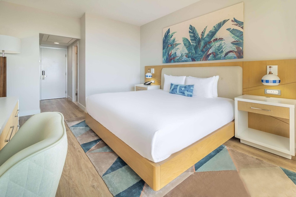 ROOM, KING BED, OCEAN FRONT