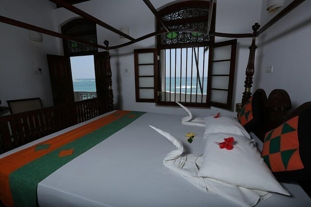The Villa Hotel 7/42
