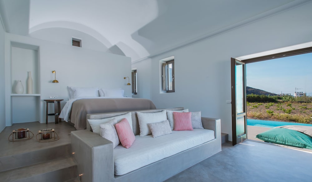 SENIOR, SUITE, KING BED, SEA VIEW, SOFA, PRIVATE POOL