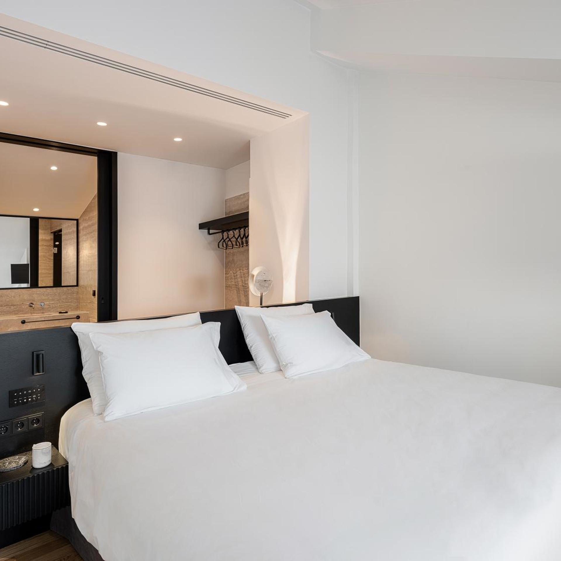 Superior, Suite, Sea Front, Hot Tub, Balcony