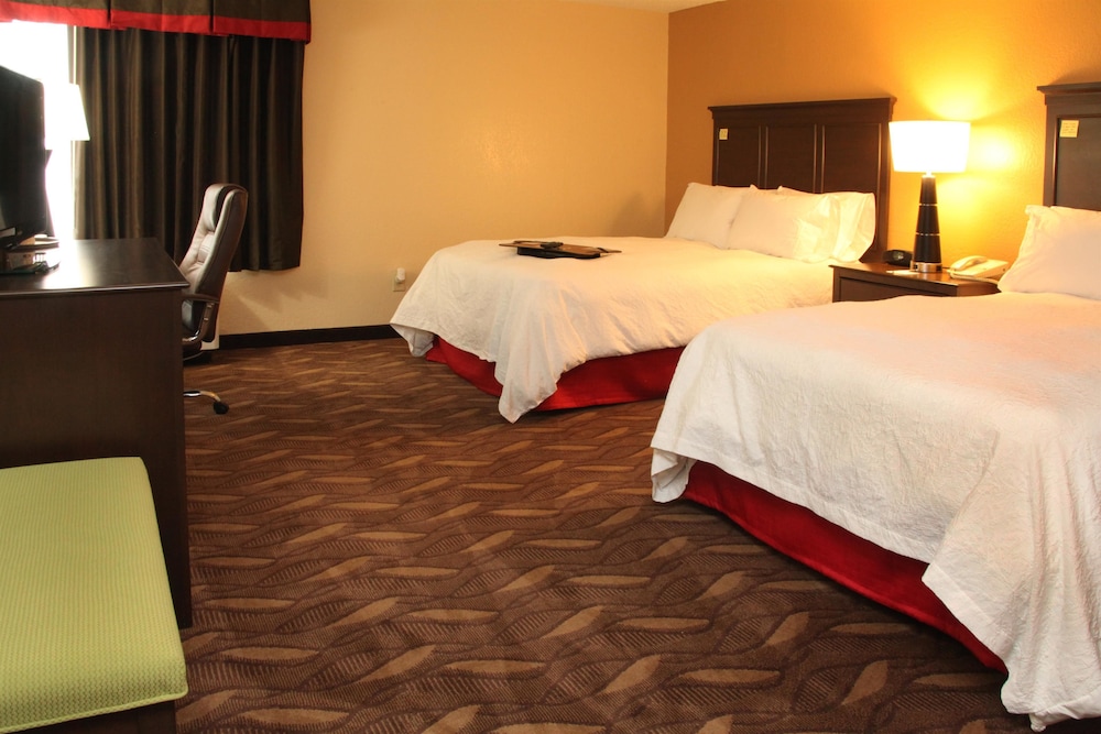 Hampton Inn Lebanon, MO 34/56