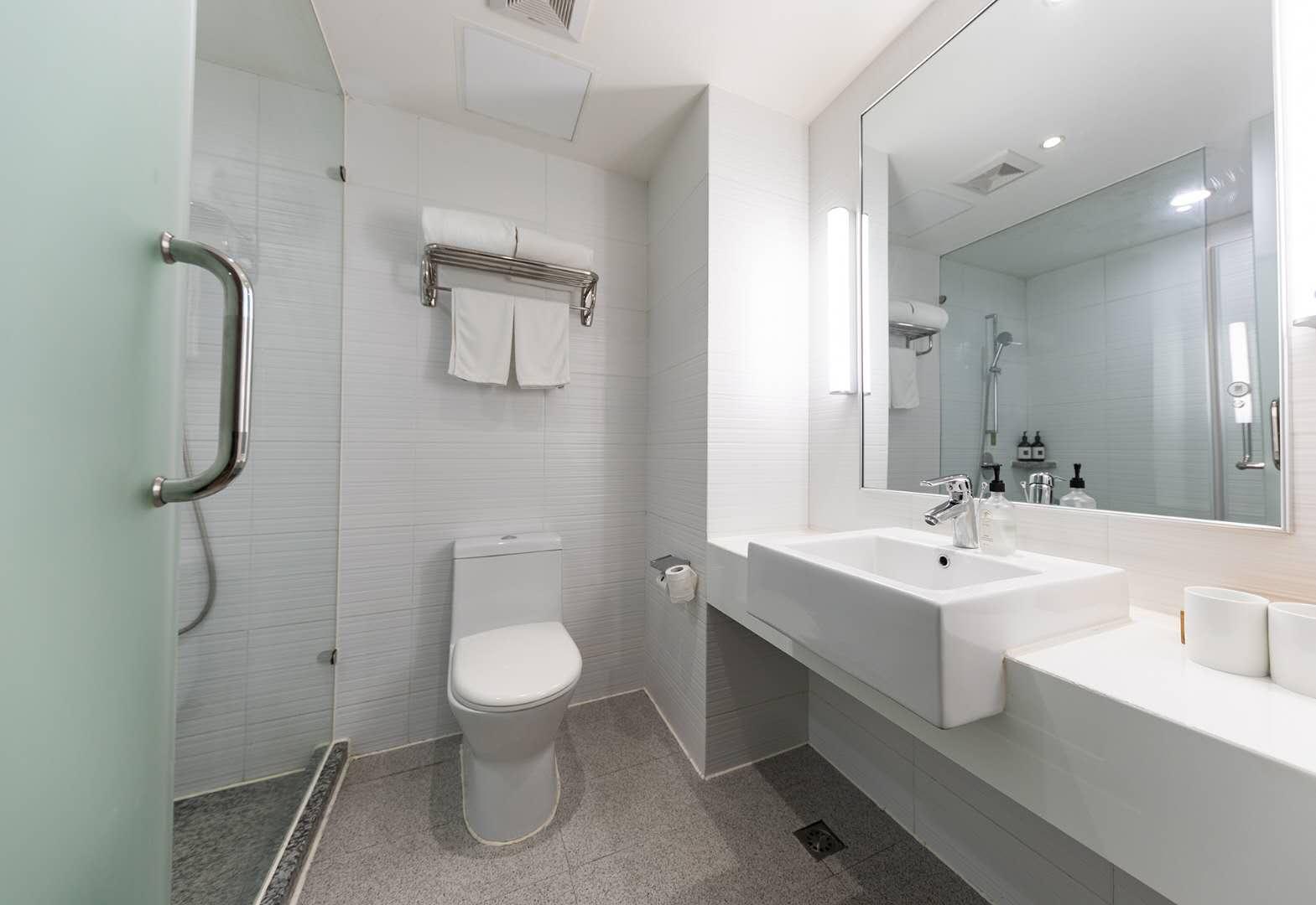 Ji Hotel (Shanghai Jiayi Road subway station) 31/36