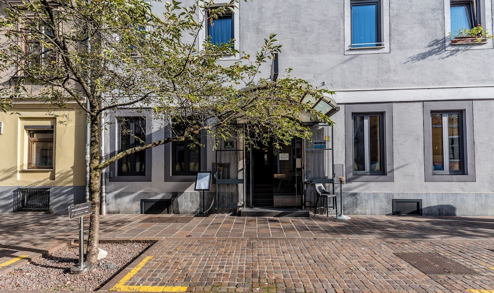 Hotel Mrak 89/94