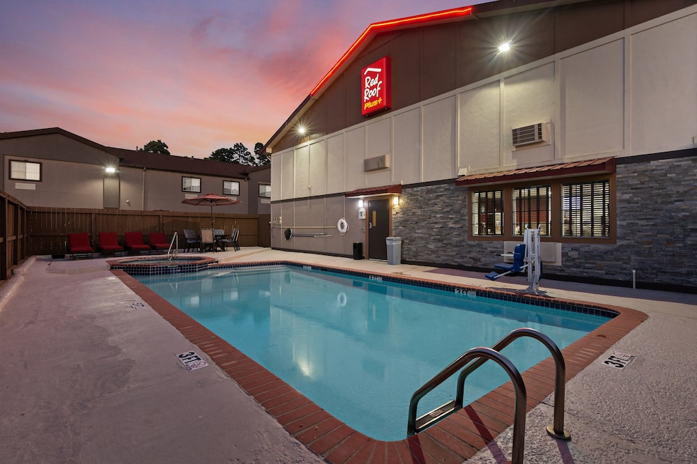 Red Roof Inn Plus Huntsville 1/33