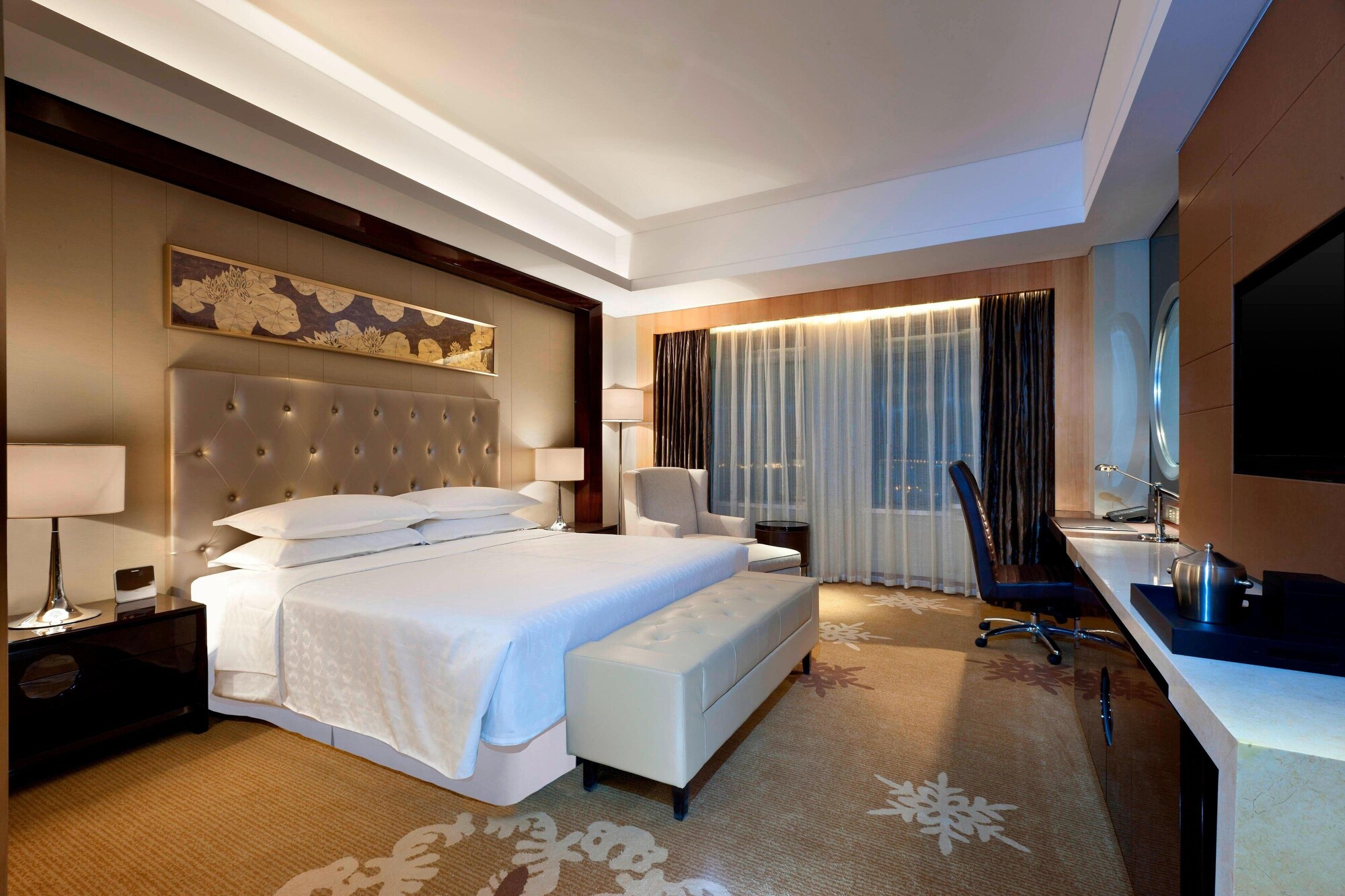Room, King Bed, City View