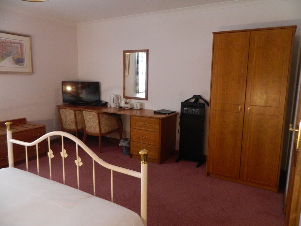 Red House Hotel 23/27