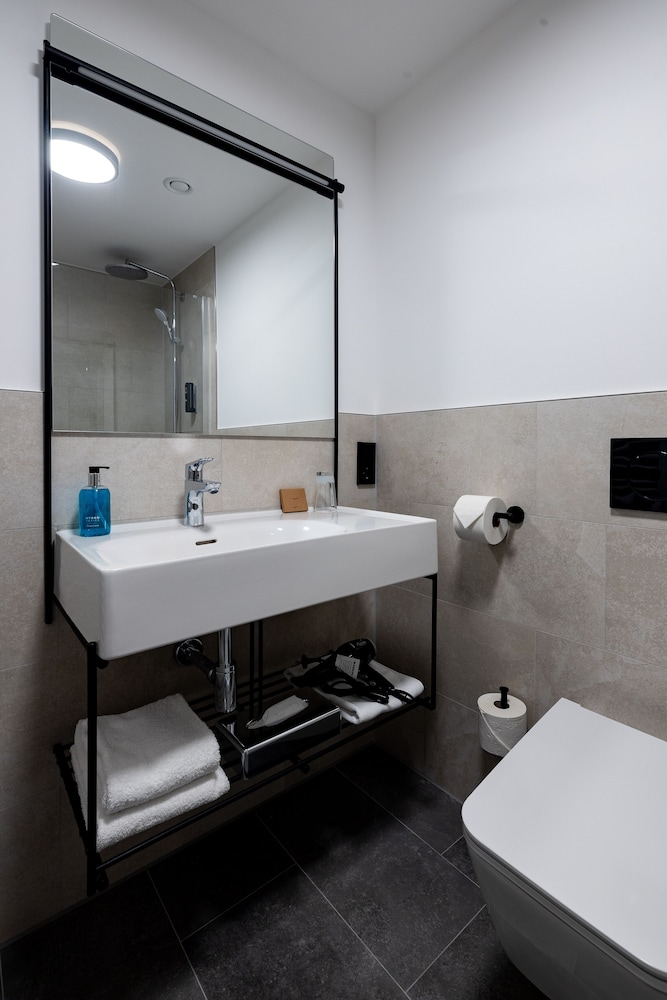 غرفة بسرير كوين، MK hotel Passau 7/8