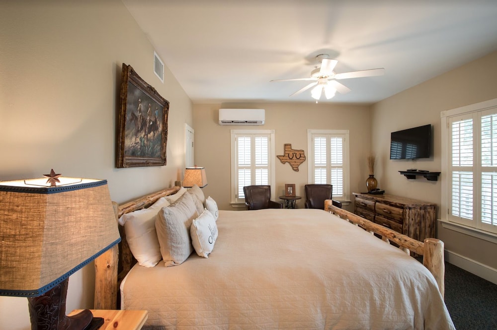Gruene River Hotel & Retreat 5/50