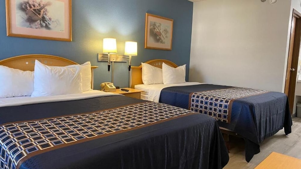 Econo Lodge Branson Theater District 16/40