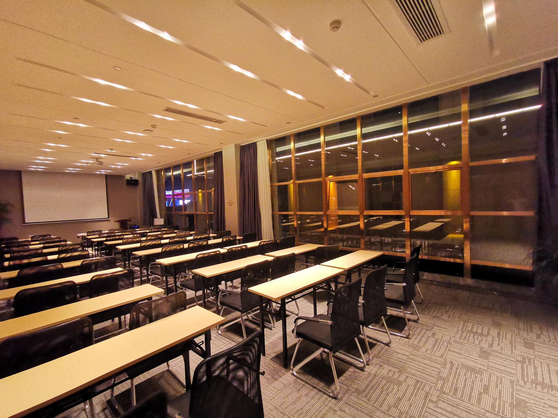 Lavande Hotel (Wuxi East Railway Station) 68/70