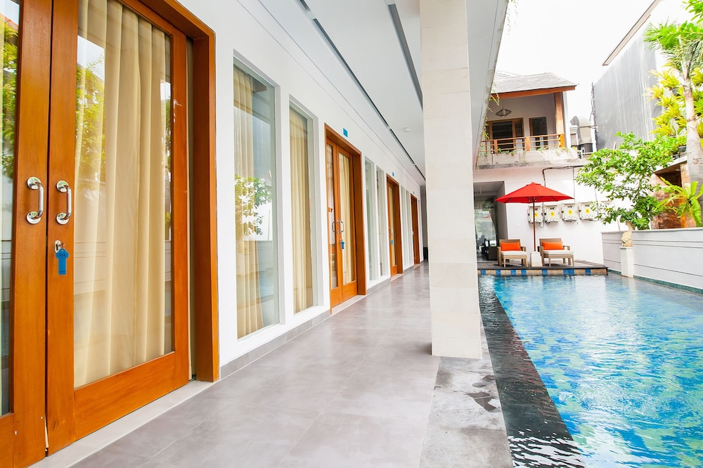 Apple Villa & Suite Seminyak 68/73